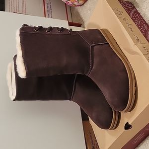Brand new Muk Luk chocolate brown boots
